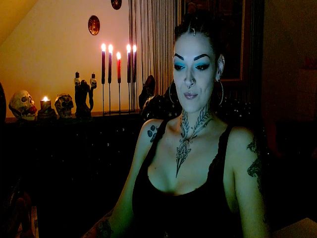 Live sex webcam photo for DaemonInk #252603599