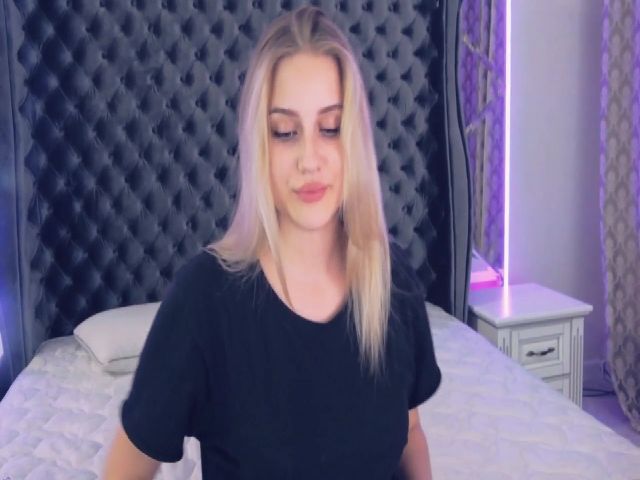 Live sex webcam photo for SantaGirll #254221608