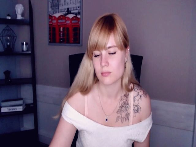 Live sex webcam photo for AdelinaBlondy #260620594