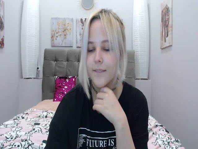 Live sex webcam photo for Helokit #253029912