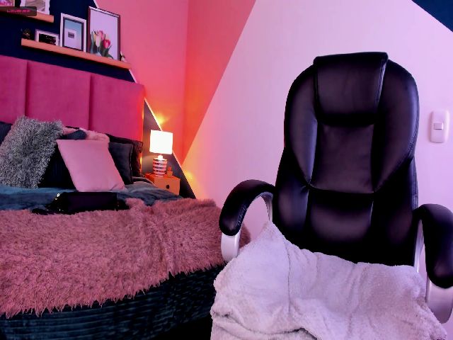 Live sex webcam photo for Quinn_hart #264575923