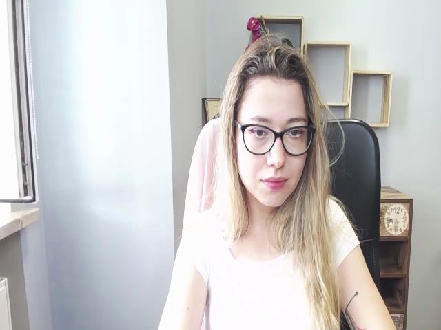 Live sex webcam photo for HeidiFLOWER #258529128