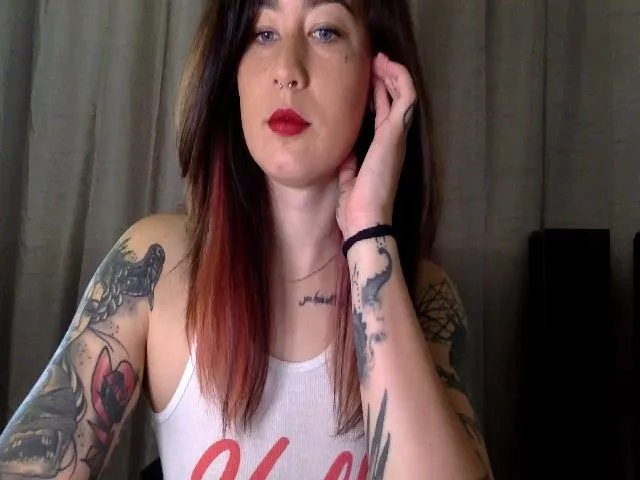 Live sex webcam photo for BillieFox_ #259640757