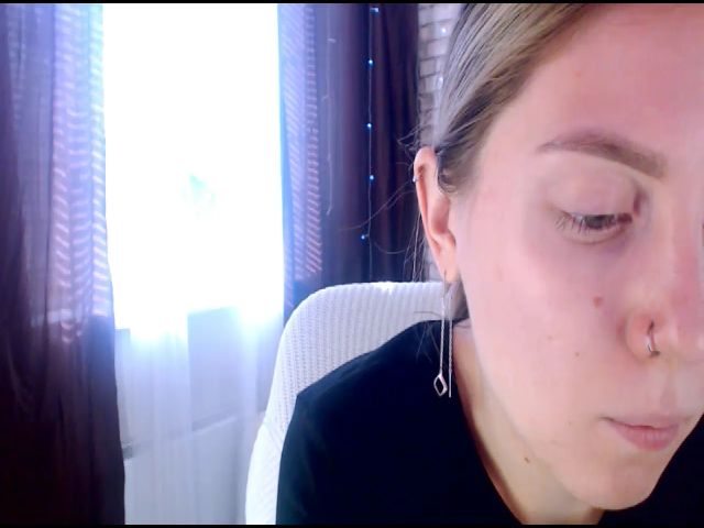 Live sex webcam photo for CumMeaRiver #258440273