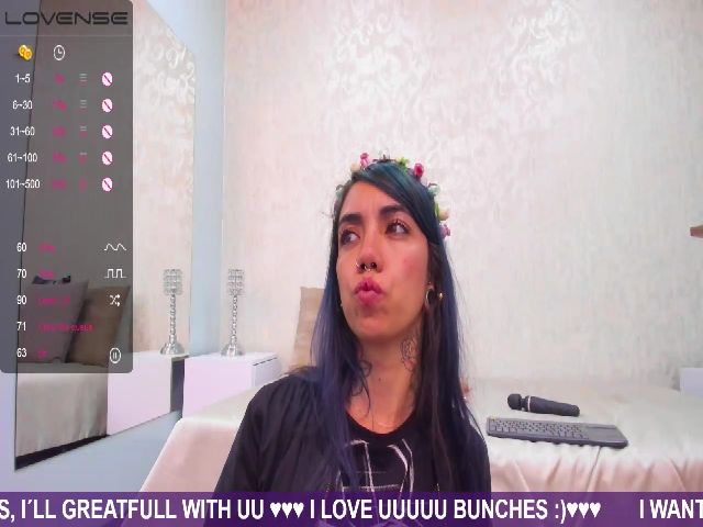 Live sex webcam photo for VioletaRoux #254757776