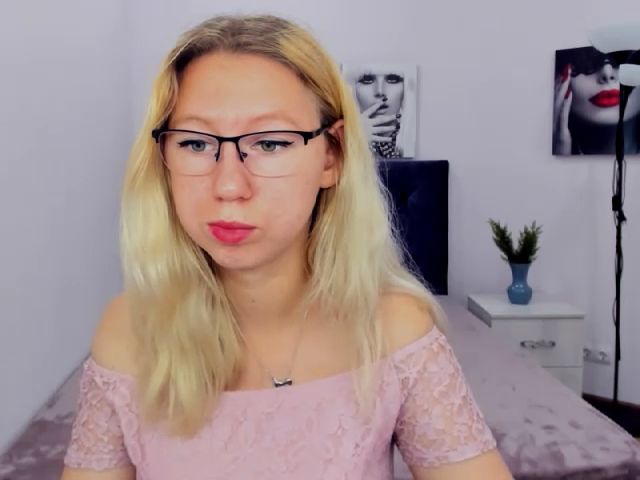 Live sex webcam photo for LizaSwan #254031606