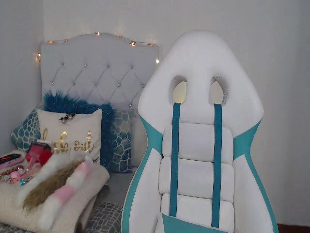 Live sex webcam photo for Charlotteh0 #257491090