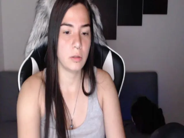 Live sex webcam photo for LycanGirl #252994429