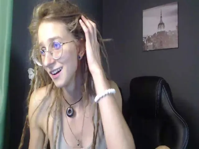 Live sex webcam photo for KINKYkeira #254066279