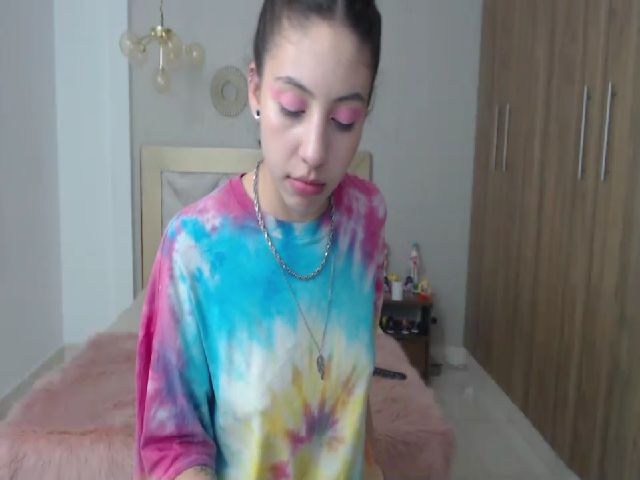 Live sex webcam photo for Emily_evans18 #252352643