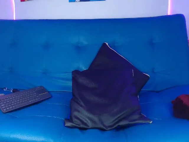 Live sex webcam photo for CrystalJoness #258914823