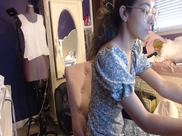 Live sex webcam photo for AliceEllis #253126997