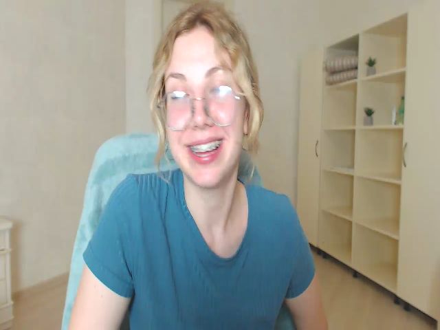 Live sex webcam photo for MollyDiamond1 #261614787