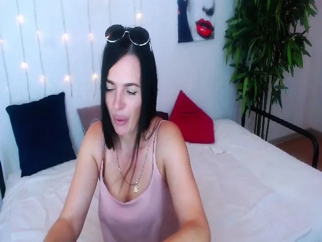 Live sex webcam photo for Laura_Smith #264699574