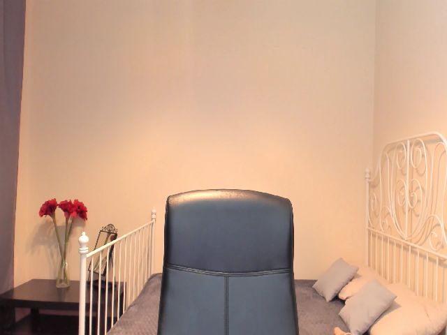 Live sex webcam photo for O1iv1a #262244036