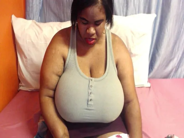 Live sex webcam photo for Sweetnozie #256214336