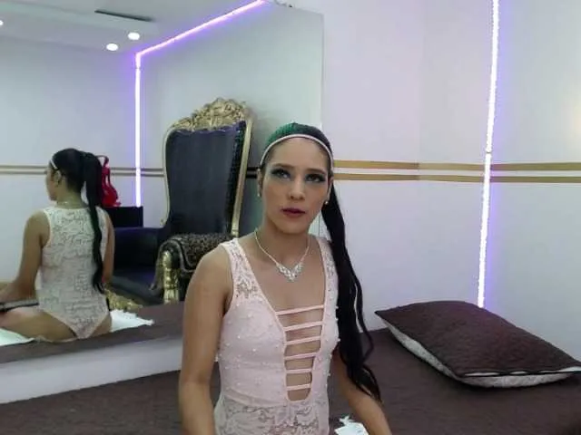 Live sex webcam photo for Louise-red #254041778