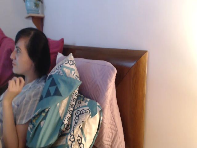 Live sex webcam photo for isabellazee2 #254350144