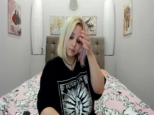 Live sex webcam photo for Helokit #260594574