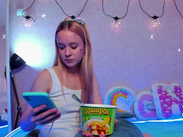 Live sex webcam photo for KiraLiLime #287989820