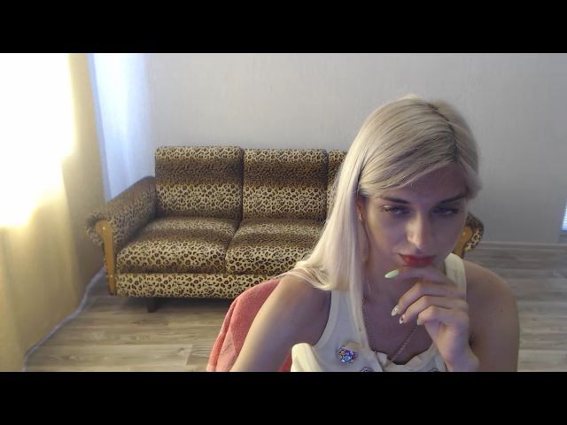 Live sex webcam photo for SexyBeatriice #263021372