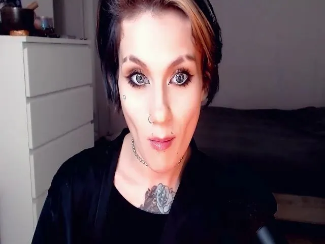 Live sex webcam photo for Hella_Hell #265462391