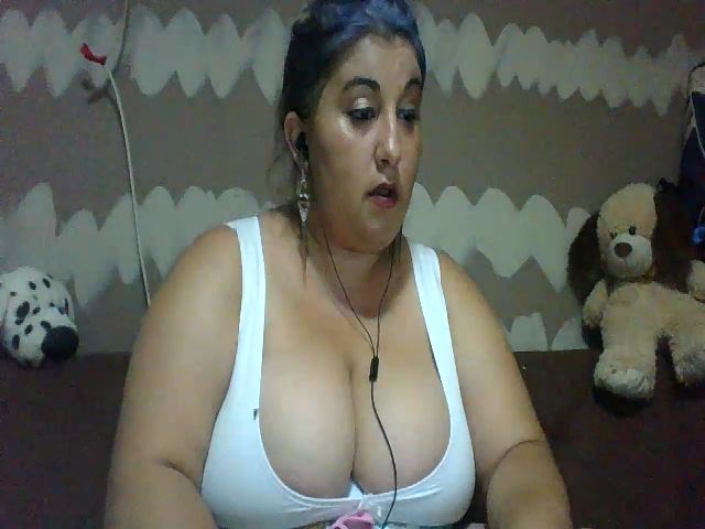 Live sex webcam photo for BigBreastsMia #255735242