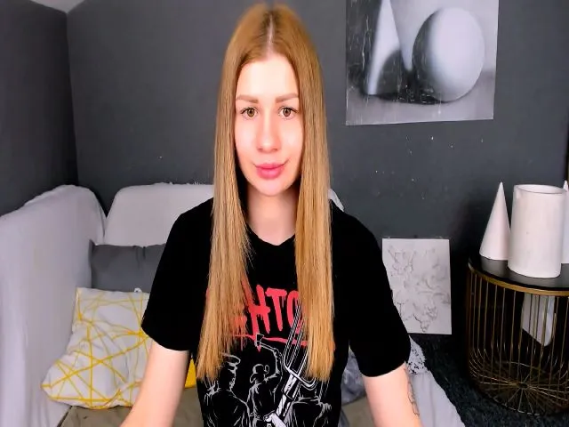 Live sex webcam photo for JuicyHelenX #258882641