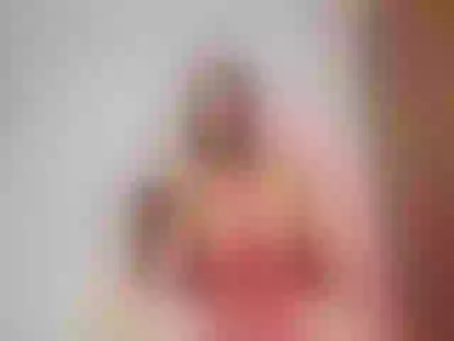 Live sex webcam photo for LittleRed2u #252637724
