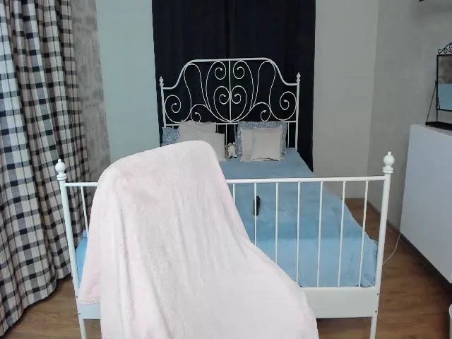 Live sex webcam photo for A11yson #256460381