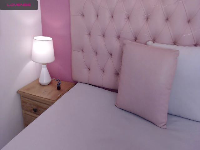 Live sex webcam photo for Keyra_R #256969999