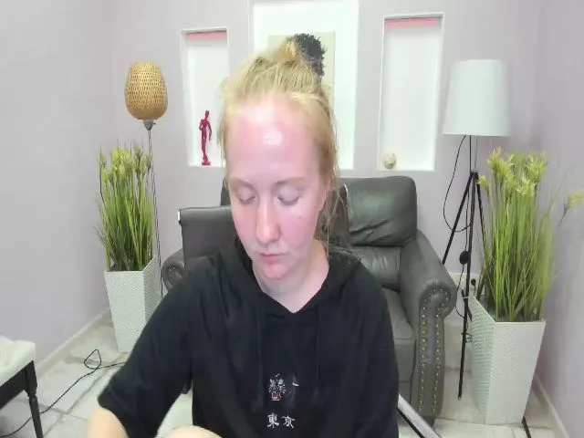 Live sex webcam photo for StunningKelly #253842234