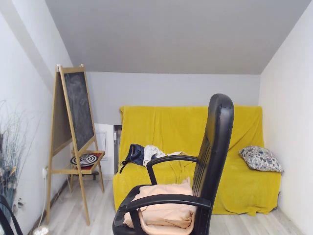 Live sex webcam photo for CurlyBella #254748934