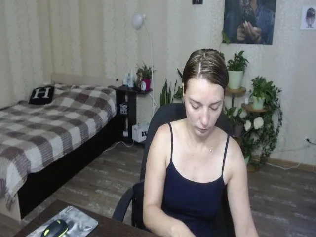 Live sex webcam photo for Emi_lywild #254385095