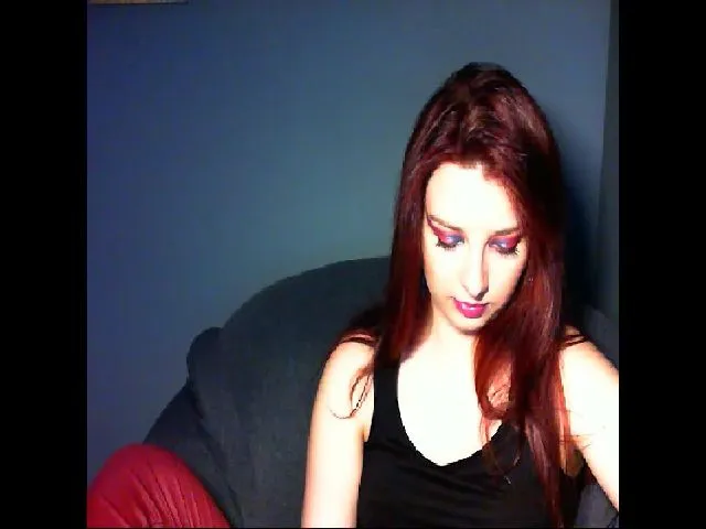 Live sex webcam photo for VirginLuna18 #255340990