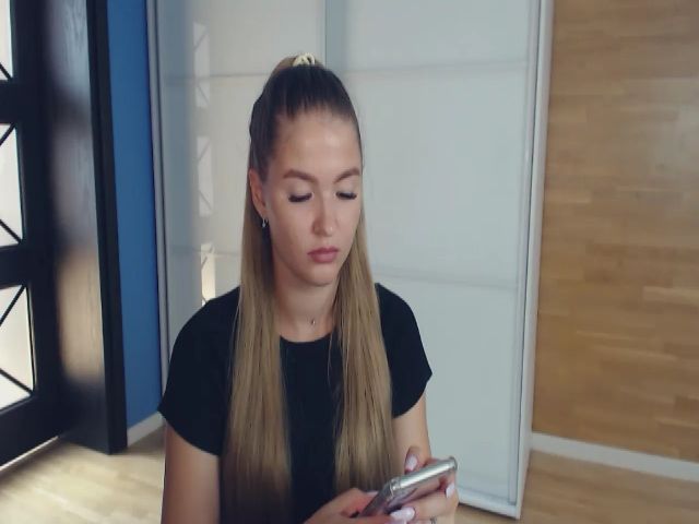 Live sex webcam photo for Mila_Hoot #254796527