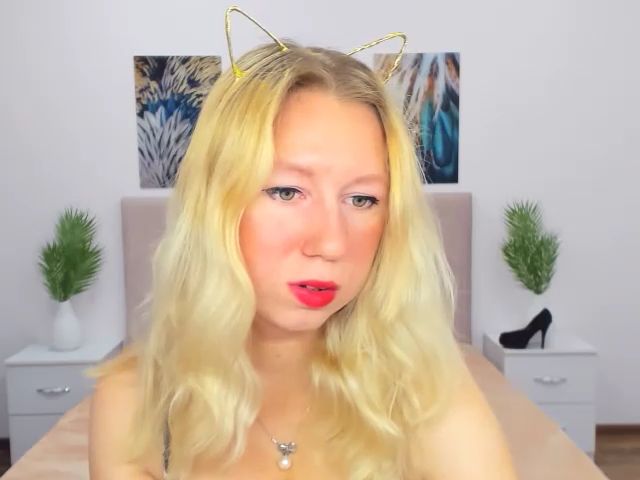 Live sex webcam photo for LizaSwan #254706605