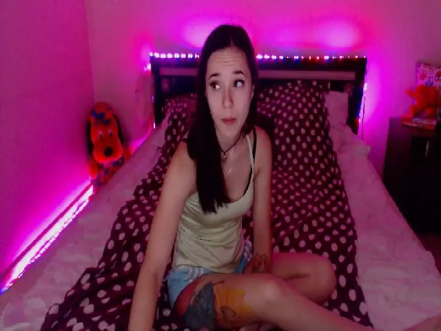Live sex webcam photo for Sue_Cute #259759899
