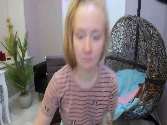 Live sex webcam photo for StunningKelly #255573067