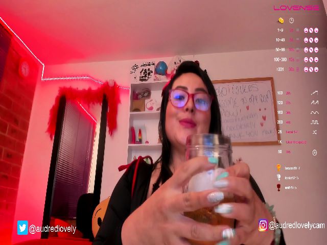 Live sex webcam photo for Audredlovely #261078269