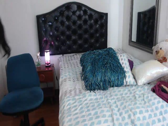 Live sex webcam photo for Miacollins1x #256199430