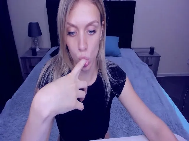 Live sex webcam photo for MeganKind #255279971