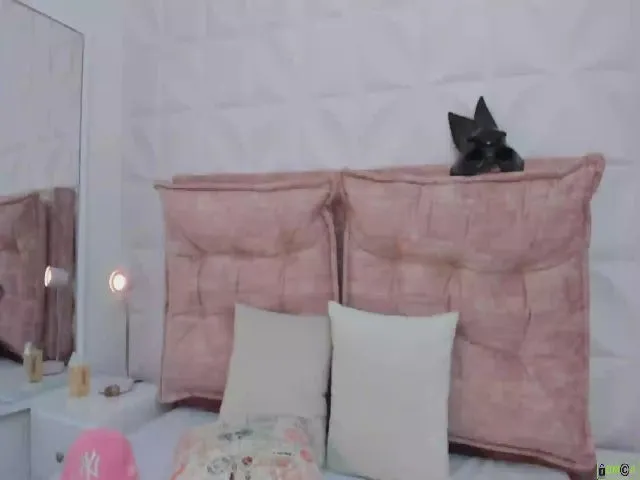 Live sex webcam photo for Kendry_ #261757599