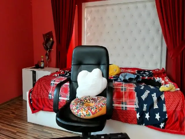 Live sex webcam photo for Fallingdevil #254461428