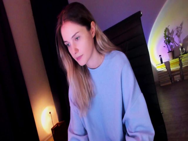 Live sex webcam photo for Golightly_9 #261589194