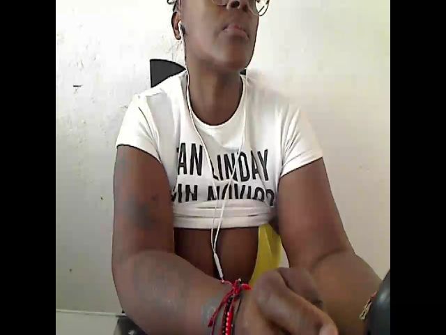 Live sex webcam photo for Assbigxhot9 #260723433