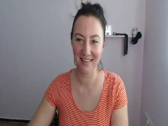 Live sex webcam photo for LexiFox_ #259892099