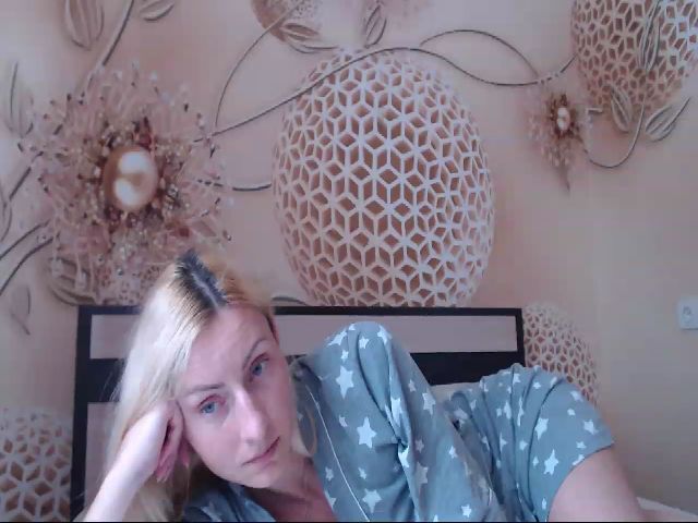 Live sex webcam photo for MeltingJulia #255634400