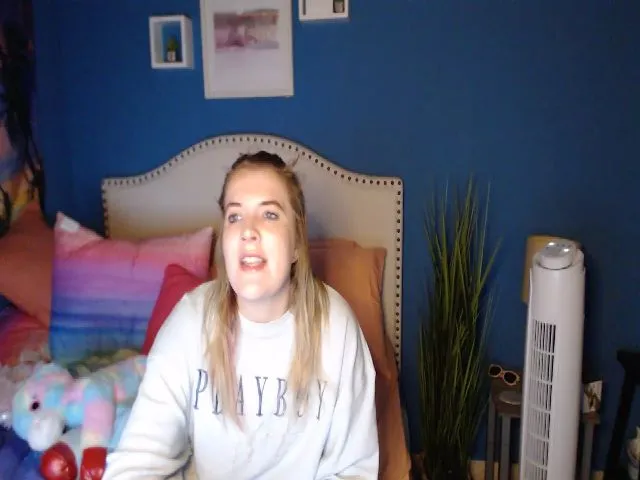 Live sex webcam photo for SnowWhiteXxxx #262131453