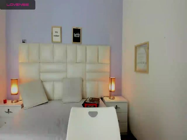 Live sex webcam photo for Rebeca__grey #253505131